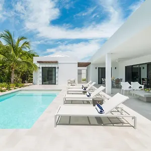 tradewinds-villa.comcaribbean.com/