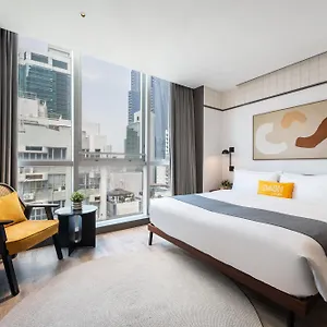4* Hotel Dash Living On Queen's